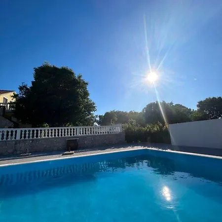 Schoenes Mit Pool Vendégház *