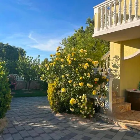 Gasthuis Schoenes Mit Pool