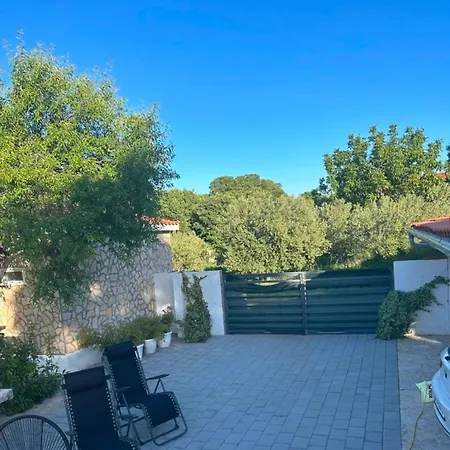 Schoenes Mit Pool Vendégház Biograd na Moru