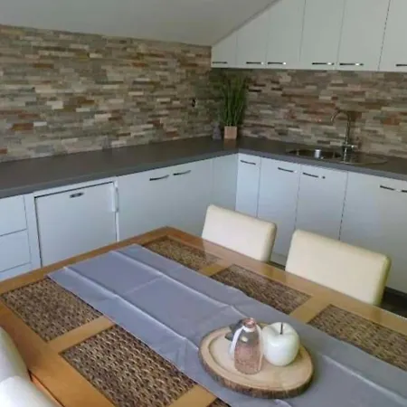 Schoenes Mit Pool ビオグラード・ナ・モル