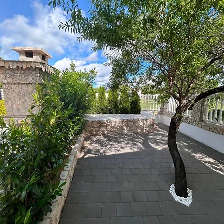 Schoenes Mit Pool ゲストハウス