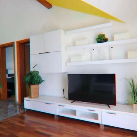 Schoenes Mit Pool ゲストハウス