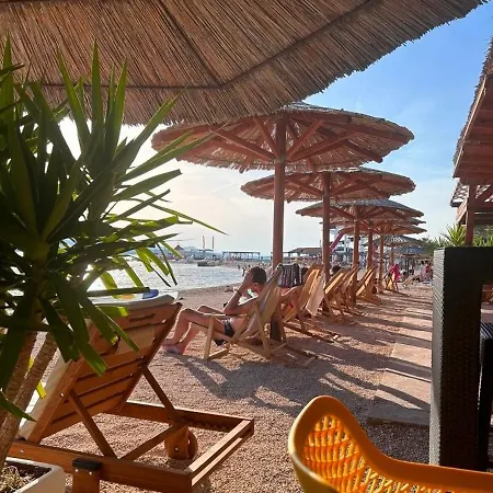 Schoenes Mit Pool ゲストハウス ビオグラード・ナ・モル