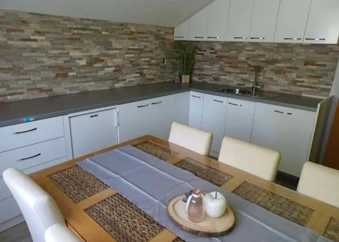 Schoenes Mit Pool Biograd Na Moru