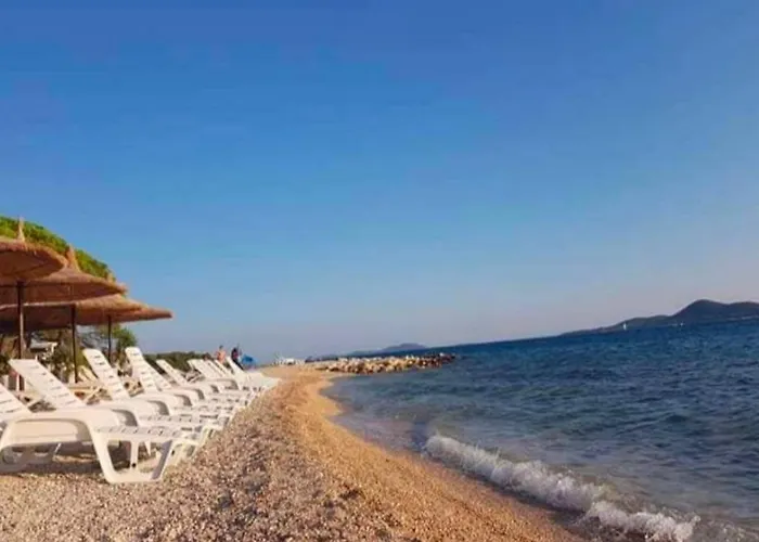 Πανσιόν Schoenes Mit Pool