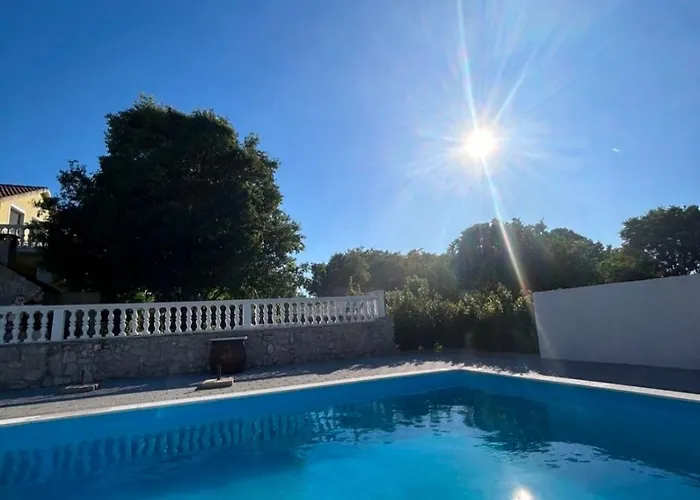 Schoenes Mit Pool Πανσιόν *