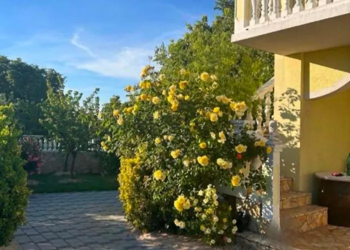 Πανσιόν Schoenes Mit Pool