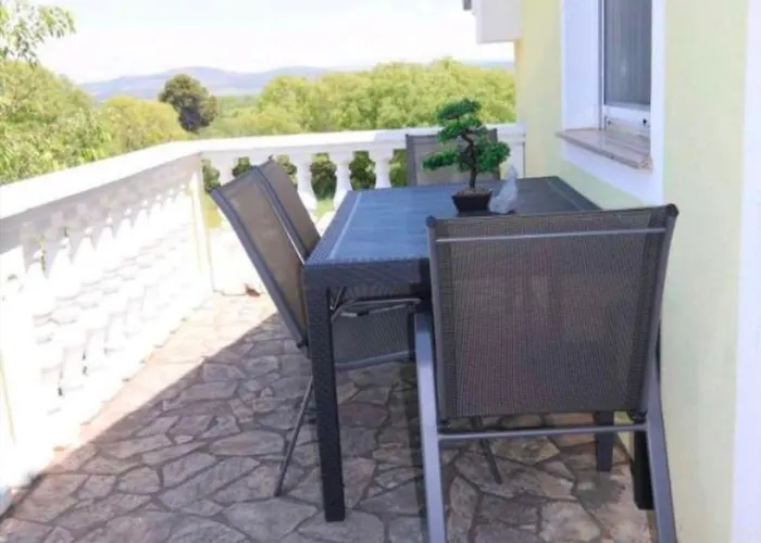 Πανσιόν Schoenes Mit Pool Biograd Na Moru