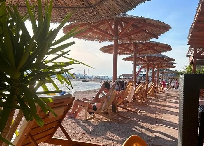 Schoenes Mit Pool Гостевой дом Биоград-на-Мору