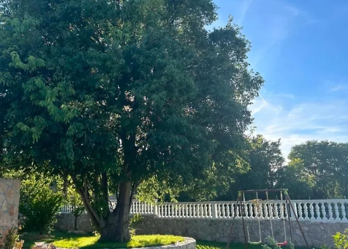 Πανσιόν Schoenes Mit Pool Biograd Na Moru